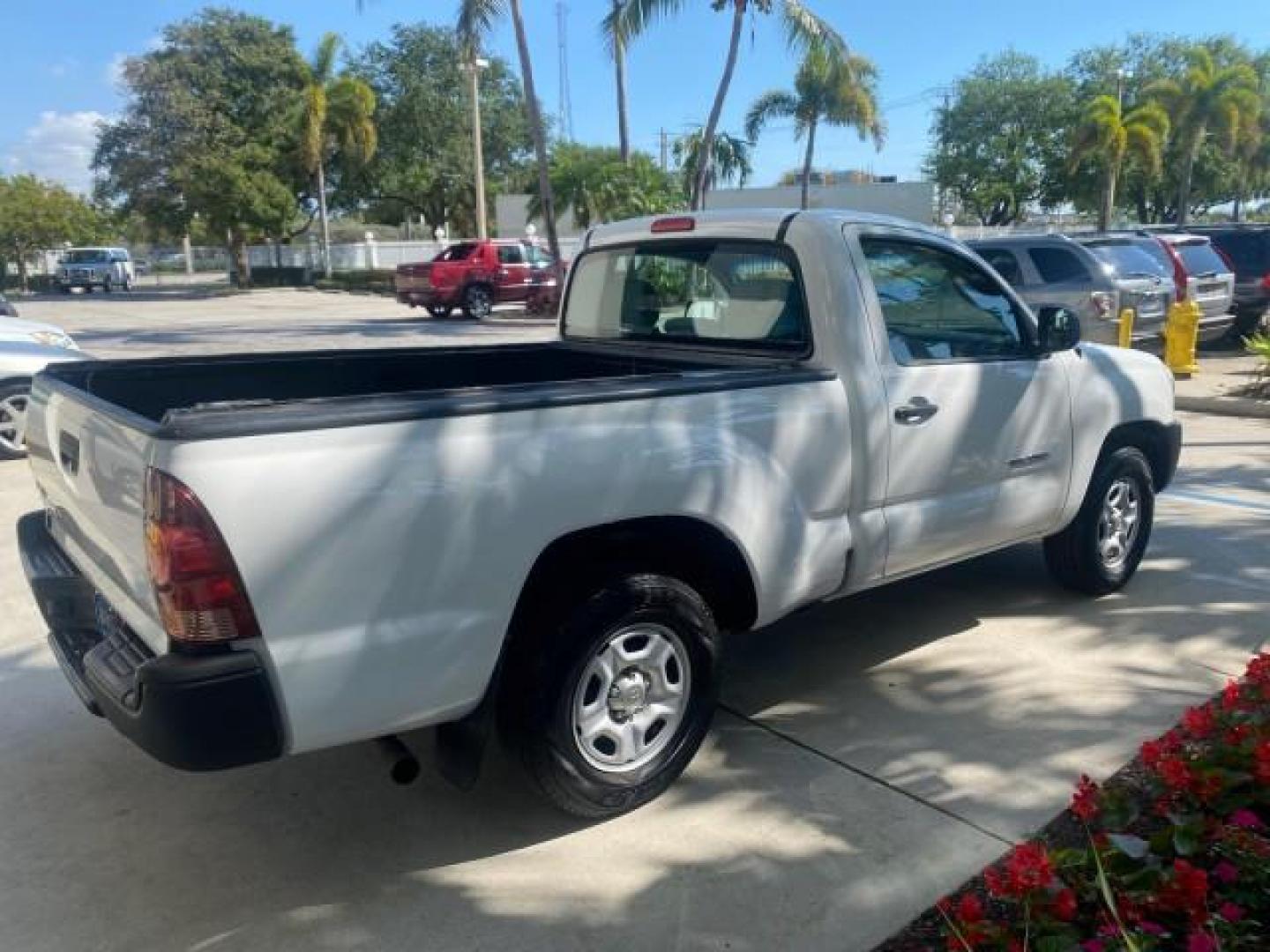 2007 Super White /Gray Toyota Tacoma LOW MILES 98,053 AUTO AC 4 CYL (5TENX22N77Z) with an 2.7L DOHC EFI 16-Valve I4 VVT-i Engine engine, Automatic transmission, located at 4701 North Dixie Hwy, Pompano Beach, FL, 33064, (954) 422-2889, 26.240938, -80.123474 - OUR WEBPAGE FLORIDACARS1.COM HAS OVER 100 PHOTOS AND FREE CARFAX LINK 2007 Toyota Tacoma VIN: 5TENX22N77Z369647 Pickup 2.7L I4 F DOHC 16V Gasoline 28 MPG Rear Wheel Drive Features ABS Brakes Air Conditioning AM/FM Stereo Automatic Transmission CD Audio Cloth Seats Cruise Control This incredible 2-ow- Photo#36