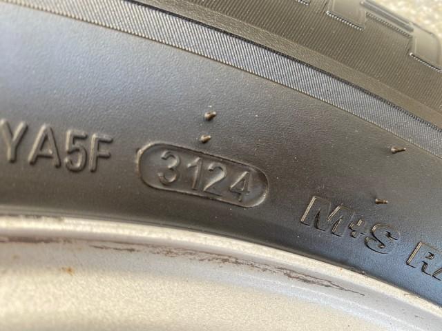 2007 Super White /Gray Toyota Tacoma LOW MILES 98,053 AUTO AC 4 CYL (5TENX22N77Z) with an 2.7L DOHC EFI 16-Valve I4 VVT-i Engine engine, Automatic transmission, located at 4701 North Dixie Hwy, Pompano Beach, FL, 33064, (954) 422-2889, 26.240938, -80.123474 - OUR WEBPAGE FLORIDACARS1.COM HAS OVER 100 PHOTOS AND FREE CARFAX LINK 2007 Toyota Tacoma VIN: 5TENX22N77Z369647 Pickup 2.7L I4 F DOHC 16V Gasoline 28 MPG Rear Wheel Drive Features ABS Brakes Air Conditioning AM/FM Stereo Automatic Transmission CD Audio Cloth Seats Cruise Control This incredible 2-ow - Photo#37