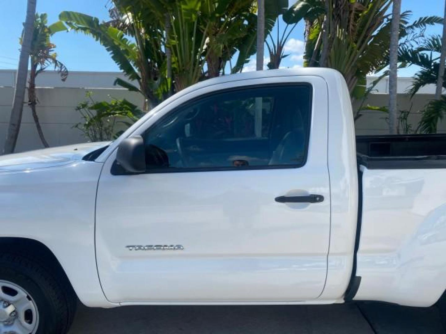 2007 Super White /Gray Toyota Tacoma LOW MILES 98,053 AUTO AC 4 CYL (5TENX22N77Z) with an 2.7L DOHC EFI 16-Valve I4 VVT-i Engine engine, Automatic transmission, located at 4701 North Dixie Hwy, Pompano Beach, FL, 33064, (954) 422-2889, 26.240938, -80.123474 - OUR WEBPAGE FLORIDACARS1.COM HAS OVER 100 PHOTOS AND FREE CARFAX LINK 2007 Toyota Tacoma VIN: 5TENX22N77Z369647 Pickup 2.7L I4 F DOHC 16V Gasoline 28 MPG Rear Wheel Drive Features ABS Brakes Air Conditioning AM/FM Stereo Automatic Transmission CD Audio Cloth Seats Cruise Control This incredible 2-ow- Photo#38