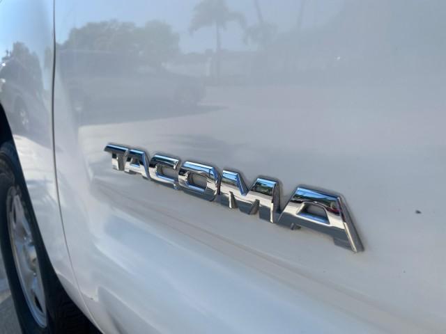 2007 Super White /Gray Toyota Tacoma LOW MILES 98,053 AUTO AC 4 CYL (5TENX22N77Z) with an 2.7L DOHC EFI 16-Valve I4 VVT-i Engine engine, Automatic transmission, located at 4701 North Dixie Hwy, Pompano Beach, FL, 33064, (954) 422-2889, 26.240938, -80.123474 - OUR WEBPAGE FLORIDACARS1.COM HAS OVER 100 PHOTOS AND FREE CARFAX LINK 2007 Toyota Tacoma VIN: 5TENX22N77Z369647 Pickup 2.7L I4 F DOHC 16V Gasoline 28 MPG Rear Wheel Drive Features ABS Brakes Air Conditioning AM/FM Stereo Automatic Transmission CD Audio Cloth Seats Cruise Control This incredible 2-ow - Photo#40
