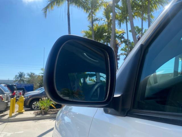 2007 Super White /Gray Toyota Tacoma LOW MILES 98,053 AUTO AC 4 CYL (5TENX22N77Z) with an 2.7L DOHC EFI 16-Valve I4 VVT-i Engine engine, Automatic transmission, located at 4701 North Dixie Hwy, Pompano Beach, FL, 33064, (954) 422-2889, 26.240938, -80.123474 - OUR WEBPAGE FLORIDACARS1.COM HAS OVER 100 PHOTOS AND FREE CARFAX LINK 2007 Toyota Tacoma VIN: 5TENX22N77Z369647 Pickup 2.7L I4 F DOHC 16V Gasoline 28 MPG Rear Wheel Drive Features ABS Brakes Air Conditioning AM/FM Stereo Automatic Transmission CD Audio Cloth Seats Cruise Control This incredible 2-ow - Photo#41