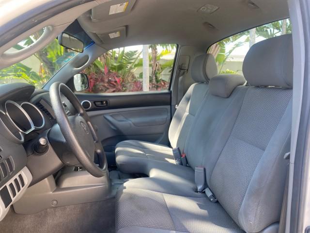 2007 Super White /Gray Toyota Tacoma LOW MILES 98,053 AUTO AC 4 CYL (5TENX22N77Z) with an 2.7L DOHC EFI 16-Valve I4 VVT-i Engine engine, Automatic transmission, located at 4701 North Dixie Hwy, Pompano Beach, FL, 33064, (954) 422-2889, 26.240938, -80.123474 - OUR WEBPAGE FLORIDACARS1.COM HAS OVER 100 PHOTOS AND FREE CARFAX LINK 2007 Toyota Tacoma VIN: 5TENX22N77Z369647 Pickup 2.7L I4 F DOHC 16V Gasoline 28 MPG Rear Wheel Drive Features ABS Brakes Air Conditioning AM/FM Stereo Automatic Transmission CD Audio Cloth Seats Cruise Control This incredible 2-ow - Photo#44