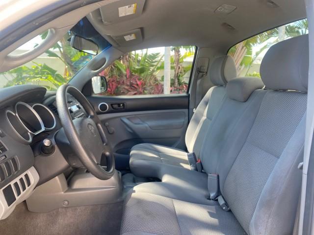 2007 Super White /Gray Toyota Tacoma LOW MILES 98,053 AUTO AC 4 CYL (5TENX22N77Z) with an 2.7L DOHC EFI 16-Valve I4 VVT-i Engine engine, Automatic transmission, located at 4701 North Dixie Hwy, Pompano Beach, FL, 33064, (954) 422-2889, 26.240938, -80.123474 - OUR WEBPAGE FLORIDACARS1.COM HAS OVER 100 PHOTOS AND FREE CARFAX LINK 2007 Toyota Tacoma VIN: 5TENX22N77Z369647 Pickup 2.7L I4 F DOHC 16V Gasoline 28 MPG Rear Wheel Drive Features ABS Brakes Air Conditioning AM/FM Stereo Automatic Transmission CD Audio Cloth Seats Cruise Control This incredible 2-ow - Photo#45