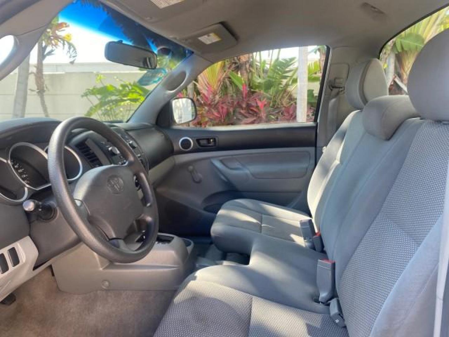 2007 Super White /Gray Toyota Tacoma LOW MILES 98,053 AUTO AC 4 CYL (5TENX22N77Z) with an 2.7L DOHC EFI 16-Valve I4 VVT-i Engine engine, Automatic transmission, located at 4701 North Dixie Hwy, Pompano Beach, FL, 33064, (954) 422-2889, 26.240938, -80.123474 - OUR WEBPAGE FLORIDACARS1.COM HAS OVER 100 PHOTOS AND FREE CARFAX LINK 2007 Toyota Tacoma VIN: 5TENX22N77Z369647 Pickup 2.7L I4 F DOHC 16V Gasoline 28 MPG Rear Wheel Drive Features ABS Brakes Air Conditioning AM/FM Stereo Automatic Transmission CD Audio Cloth Seats Cruise Control This incredible 2-ow- Photo#46