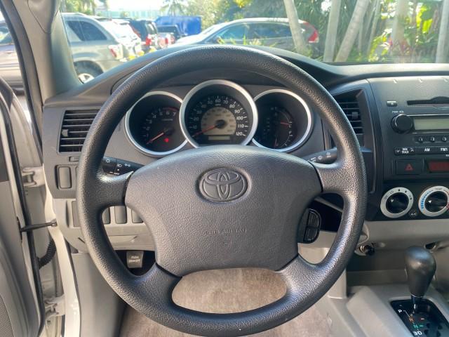 2007 Super White /Gray Toyota Tacoma LOW MILES 98,053 AUTO AC 4 CYL (5TENX22N77Z) with an 2.7L DOHC EFI 16-Valve I4 VVT-i Engine engine, Automatic transmission, located at 4701 North Dixie Hwy, Pompano Beach, FL, 33064, (954) 422-2889, 26.240938, -80.123474 - OUR WEBPAGE FLORIDACARS1.COM HAS OVER 100 PHOTOS AND FREE CARFAX LINK 2007 Toyota Tacoma VIN: 5TENX22N77Z369647 Pickup 2.7L I4 F DOHC 16V Gasoline 28 MPG Rear Wheel Drive Features ABS Brakes Air Conditioning AM/FM Stereo Automatic Transmission CD Audio Cloth Seats Cruise Control This incredible 2-ow - Photo#50