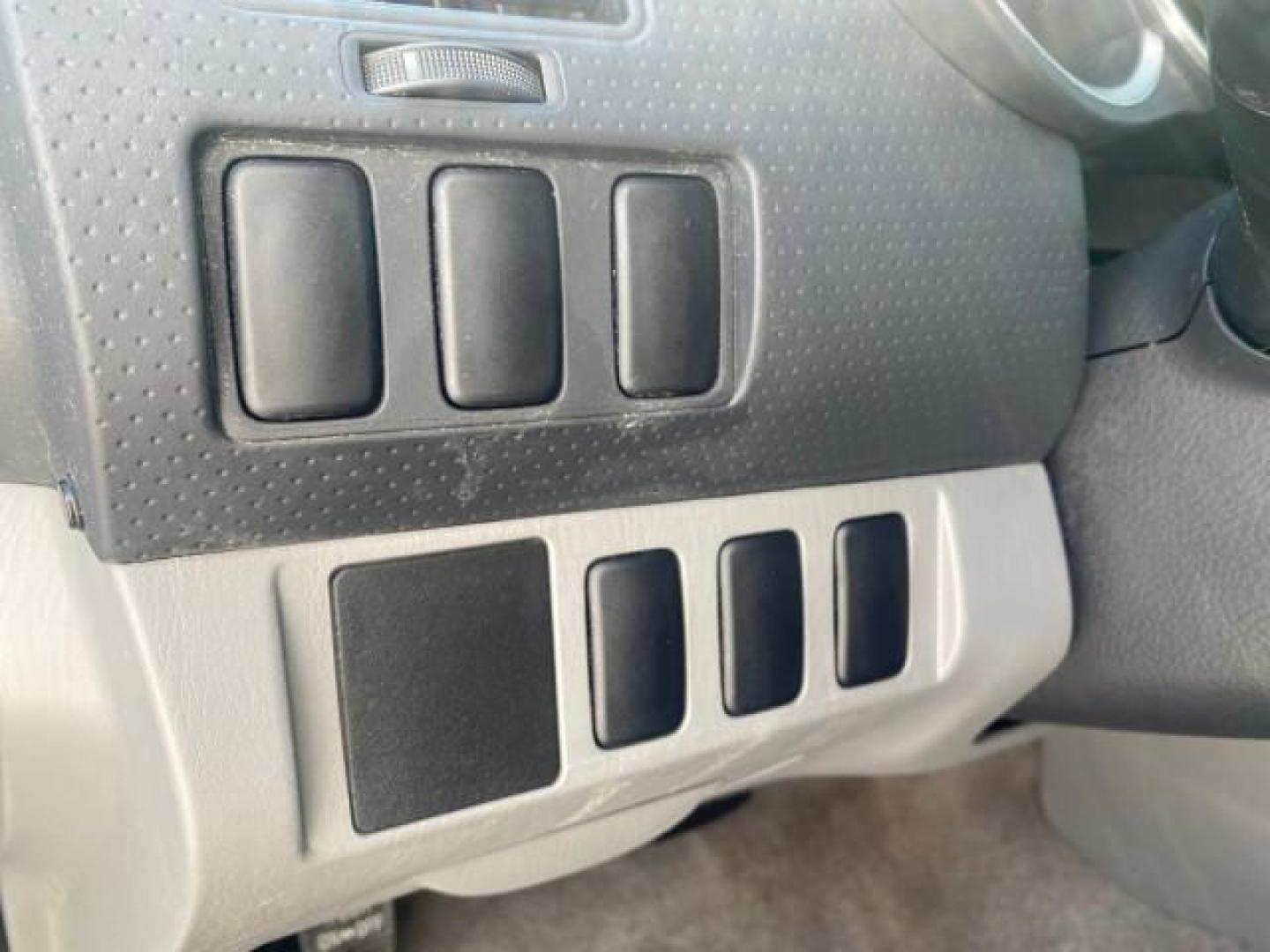 2007 Super White /Gray Toyota Tacoma LOW MILES 98,053 AUTO AC 4 CYL (5TENX22N77Z) with an 2.7L DOHC EFI 16-Valve I4 VVT-i Engine engine, Automatic transmission, located at 4701 North Dixie Hwy, Pompano Beach, FL, 33064, (954) 422-2889, 26.240938, -80.123474 - OUR WEBPAGE FLORIDACARS1.COM HAS OVER 100 PHOTOS AND FREE CARFAX LINK 2007 Toyota Tacoma VIN: 5TENX22N77Z369647 Pickup 2.7L I4 F DOHC 16V Gasoline 28 MPG Rear Wheel Drive Features ABS Brakes Air Conditioning AM/FM Stereo Automatic Transmission CD Audio Cloth Seats Cruise Control This incredible 2-ow- Photo#54