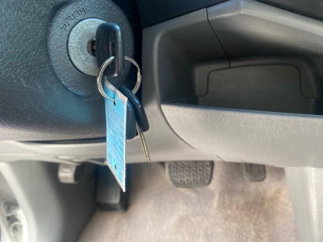 2007 Super White /Gray Toyota Tacoma LOW MILES 98,053 AUTO AC 4 CYL (5TENX22N77Z) with an 2.7L DOHC EFI 16-Valve I4 VVT-i Engine engine, Automatic transmission, located at 4701 North Dixie Hwy, Pompano Beach, FL, 33064, (954) 422-2889, 26.240938, -80.123474 - OUR WEBPAGE FLORIDACARS1.COM HAS OVER 100 PHOTOS AND FREE CARFAX LINK 2007 Toyota Tacoma VIN: 5TENX22N77Z369647 Pickup 2.7L I4 F DOHC 16V Gasoline 28 MPG Rear Wheel Drive Features ABS Brakes Air Conditioning AM/FM Stereo Automatic Transmission CD Audio Cloth Seats Cruise Control This incredible 2-ow - Photo#56