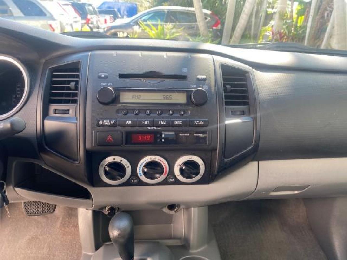 2007 Super White /Gray Toyota Tacoma LOW MILES 98,053 AUTO AC 4 CYL (5TENX22N77Z) with an 2.7L DOHC EFI 16-Valve I4 VVT-i Engine engine, Automatic transmission, located at 4701 North Dixie Hwy, Pompano Beach, FL, 33064, (954) 422-2889, 26.240938, -80.123474 - OUR WEBPAGE FLORIDACARS1.COM HAS OVER 100 PHOTOS AND FREE CARFAX LINK 2007 Toyota Tacoma VIN: 5TENX22N77Z369647 Pickup 2.7L I4 F DOHC 16V Gasoline 28 MPG Rear Wheel Drive Features ABS Brakes Air Conditioning AM/FM Stereo Automatic Transmission CD Audio Cloth Seats Cruise Control This incredible 2-ow- Photo#57