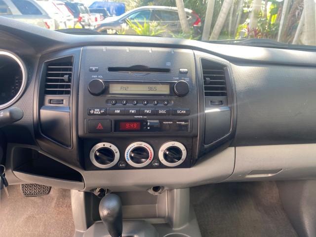 2007 Super White /Gray Toyota Tacoma LOW MILES 98,053 AUTO AC 4 CYL (5TENX22N77Z) with an 2.7L DOHC EFI 16-Valve I4 VVT-i Engine engine, Automatic transmission, located at 4701 North Dixie Hwy, Pompano Beach, FL, 33064, (954) 422-2889, 26.240938, -80.123474 - OUR WEBPAGE FLORIDACARS1.COM HAS OVER 100 PHOTOS AND FREE CARFAX LINK 2007 Toyota Tacoma VIN: 5TENX22N77Z369647 Pickup 2.7L I4 F DOHC 16V Gasoline 28 MPG Rear Wheel Drive Features ABS Brakes Air Conditioning AM/FM Stereo Automatic Transmission CD Audio Cloth Seats Cruise Control This incredible 2-ow - Photo#57