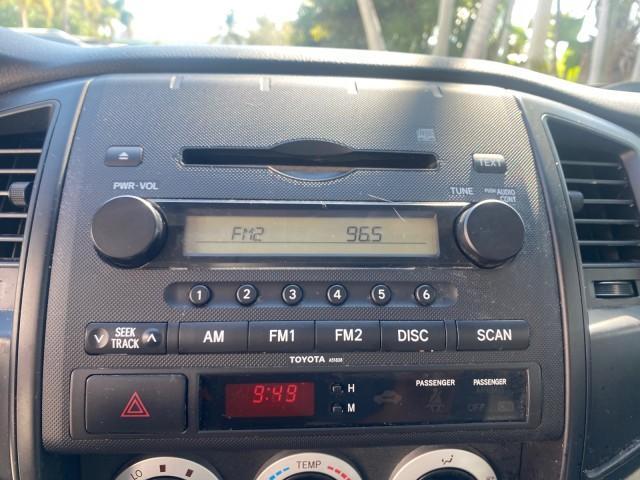 2007 Super White /Gray Toyota Tacoma LOW MILES 98,053 AUTO AC 4 CYL (5TENX22N77Z) with an 2.7L DOHC EFI 16-Valve I4 VVT-i Engine engine, Automatic transmission, located at 4701 North Dixie Hwy, Pompano Beach, FL, 33064, (954) 422-2889, 26.240938, -80.123474 - OUR WEBPAGE FLORIDACARS1.COM HAS OVER 100 PHOTOS AND FREE CARFAX LINK 2007 Toyota Tacoma VIN: 5TENX22N77Z369647 Pickup 2.7L I4 F DOHC 16V Gasoline 28 MPG Rear Wheel Drive Features ABS Brakes Air Conditioning AM/FM Stereo Automatic Transmission CD Audio Cloth Seats Cruise Control This incredible 2-ow - Photo#58