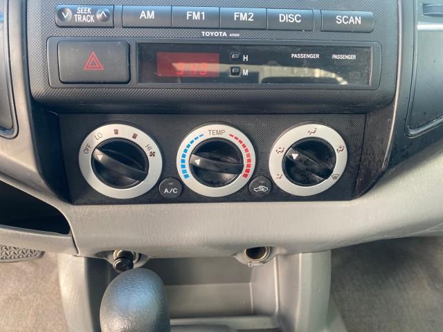 2007 Super White /Gray Toyota Tacoma LOW MILES 98,053 AUTO AC 4 CYL (5TENX22N77Z) with an 2.7L DOHC EFI 16-Valve I4 VVT-i Engine engine, Automatic transmission, located at 4701 North Dixie Hwy, Pompano Beach, FL, 33064, (954) 422-2889, 26.240938, -80.123474 - OUR WEBPAGE FLORIDACARS1.COM HAS OVER 100 PHOTOS AND FREE CARFAX LINK 2007 Toyota Tacoma VIN: 5TENX22N77Z369647 Pickup 2.7L I4 F DOHC 16V Gasoline 28 MPG Rear Wheel Drive Features ABS Brakes Air Conditioning AM/FM Stereo Automatic Transmission CD Audio Cloth Seats Cruise Control This incredible 2-ow - Photo#59