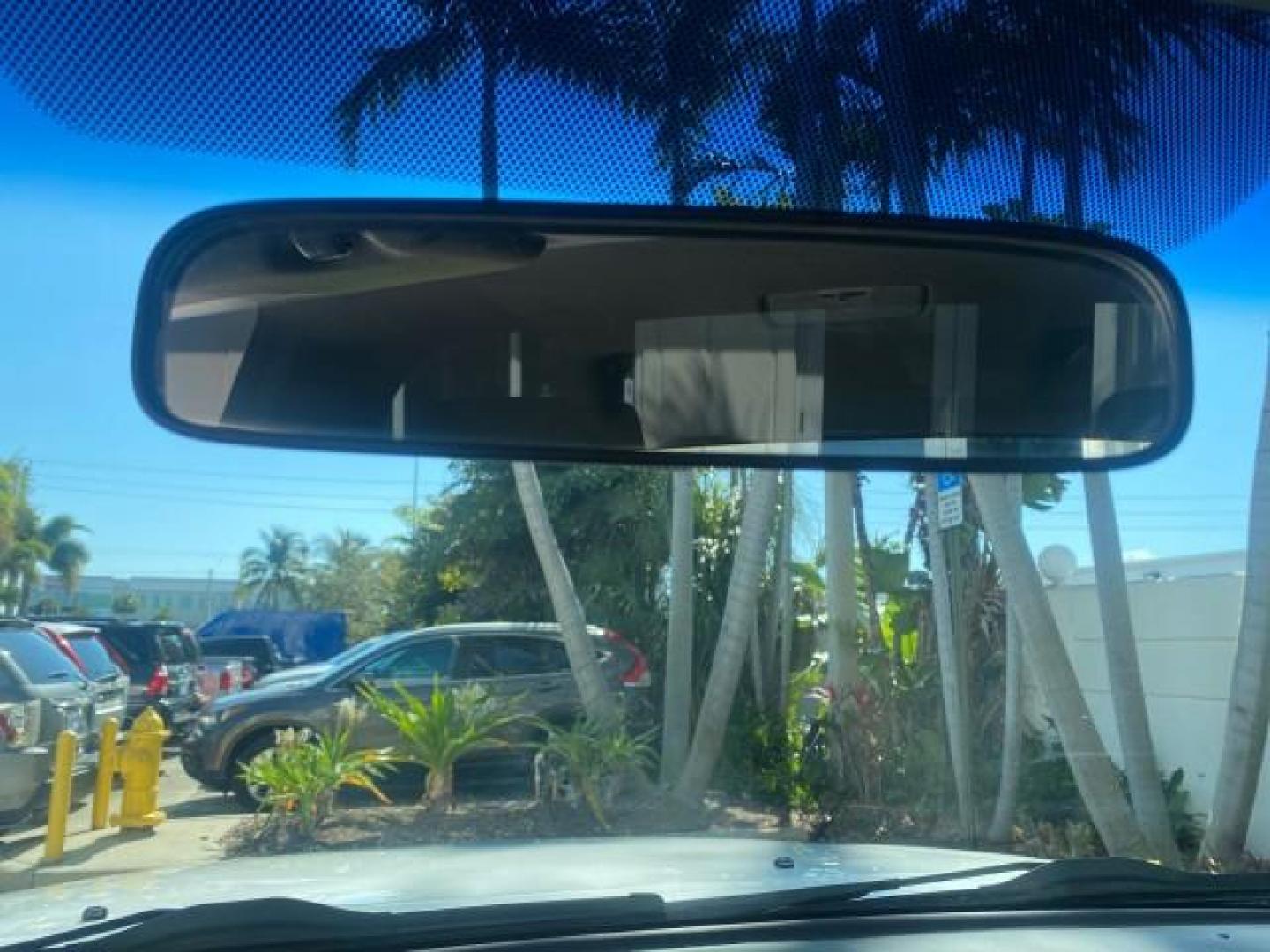 2007 Super White /Gray Toyota Tacoma LOW MILES 98,053 AUTO AC 4 CYL (5TENX22N77Z) with an 2.7L DOHC EFI 16-Valve I4 VVT-i Engine engine, Automatic transmission, located at 4701 North Dixie Hwy, Pompano Beach, FL, 33064, (954) 422-2889, 26.240938, -80.123474 - OUR WEBPAGE FLORIDACARS1.COM HAS OVER 100 PHOTOS AND FREE CARFAX LINK 2007 Toyota Tacoma VIN: 5TENX22N77Z369647 Pickup 2.7L I4 F DOHC 16V Gasoline 28 MPG Rear Wheel Drive Features ABS Brakes Air Conditioning AM/FM Stereo Automatic Transmission CD Audio Cloth Seats Cruise Control This incredible 2-ow- Photo#61