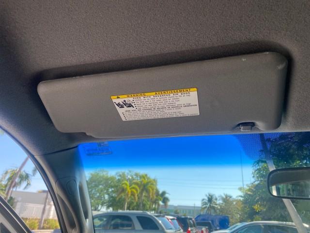 2007 Super White /Gray Toyota Tacoma LOW MILES 98,053 AUTO AC 4 CYL (5TENX22N77Z) with an 2.7L DOHC EFI 16-Valve I4 VVT-i Engine engine, Automatic transmission, located at 4701 North Dixie Hwy, Pompano Beach, FL, 33064, (954) 422-2889, 26.240938, -80.123474 - OUR WEBPAGE FLORIDACARS1.COM HAS OVER 100 PHOTOS AND FREE CARFAX LINK 2007 Toyota Tacoma VIN: 5TENX22N77Z369647 Pickup 2.7L I4 F DOHC 16V Gasoline 28 MPG Rear Wheel Drive Features ABS Brakes Air Conditioning AM/FM Stereo Automatic Transmission CD Audio Cloth Seats Cruise Control This incredible 2-ow - Photo#62