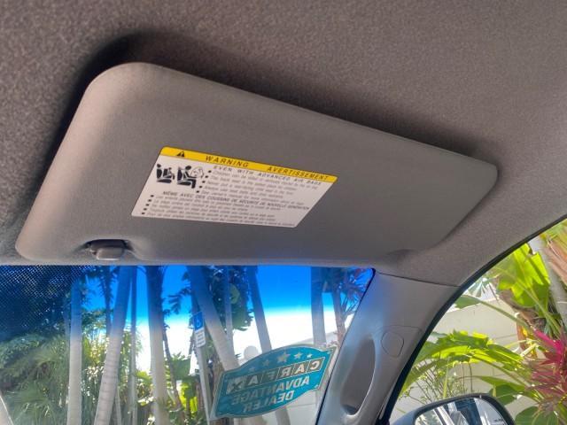 2007 Super White /Gray Toyota Tacoma LOW MILES 98,053 AUTO AC 4 CYL (5TENX22N77Z) with an 2.7L DOHC EFI 16-Valve I4 VVT-i Engine engine, Automatic transmission, located at 4701 North Dixie Hwy, Pompano Beach, FL, 33064, (954) 422-2889, 26.240938, -80.123474 - OUR WEBPAGE FLORIDACARS1.COM HAS OVER 100 PHOTOS AND FREE CARFAX LINK 2007 Toyota Tacoma VIN: 5TENX22N77Z369647 Pickup 2.7L I4 F DOHC 16V Gasoline 28 MPG Rear Wheel Drive Features ABS Brakes Air Conditioning AM/FM Stereo Automatic Transmission CD Audio Cloth Seats Cruise Control This incredible 2-ow - Photo#64