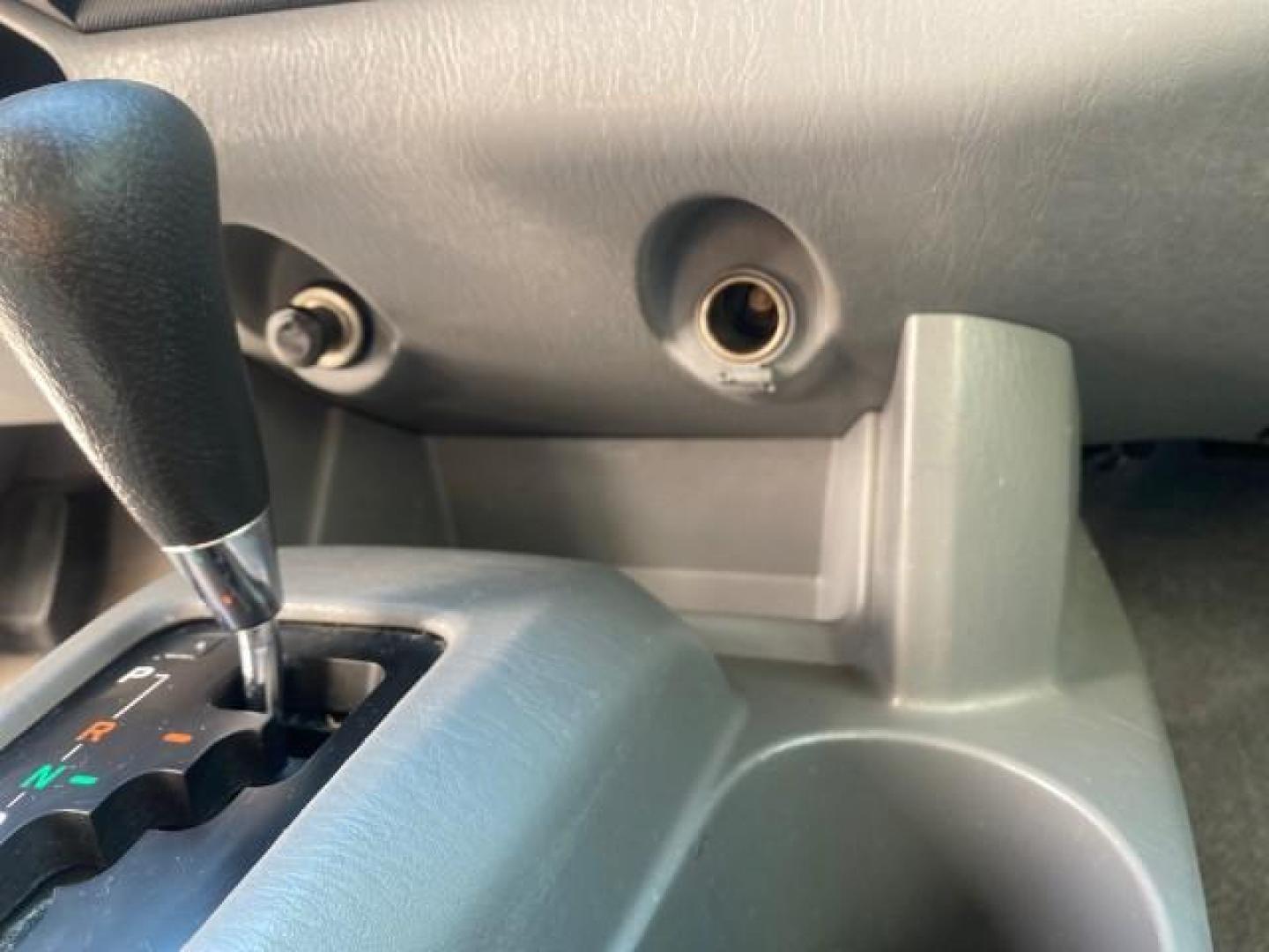 2007 Super White /Gray Toyota Tacoma LOW MILES 98,053 AUTO AC 4 CYL (5TENX22N77Z) with an 2.7L DOHC EFI 16-Valve I4 VVT-i Engine engine, Automatic transmission, located at 4701 North Dixie Hwy, Pompano Beach, FL, 33064, (954) 422-2889, 26.240938, -80.123474 - OUR WEBPAGE FLORIDACARS1.COM HAS OVER 100 PHOTOS AND FREE CARFAX LINK 2007 Toyota Tacoma VIN: 5TENX22N77Z369647 Pickup 2.7L I4 F DOHC 16V Gasoline 28 MPG Rear Wheel Drive Features ABS Brakes Air Conditioning AM/FM Stereo Automatic Transmission CD Audio Cloth Seats Cruise Control This incredible 2-ow- Photo#66