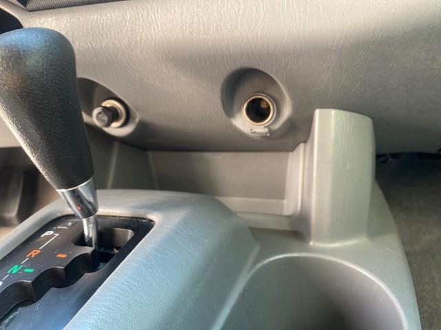 2007 Super White /Gray Toyota Tacoma LOW MILES 98,053 AUTO AC 4 CYL (5TENX22N77Z) with an 2.7L DOHC EFI 16-Valve I4 VVT-i Engine engine, Automatic transmission, located at 4701 North Dixie Hwy, Pompano Beach, FL, 33064, (954) 422-2889, 26.240938, -80.123474 - OUR WEBPAGE FLORIDACARS1.COM HAS OVER 100 PHOTOS AND FREE CARFAX LINK 2007 Toyota Tacoma VIN: 5TENX22N77Z369647 Pickup 2.7L I4 F DOHC 16V Gasoline 28 MPG Rear Wheel Drive Features ABS Brakes Air Conditioning AM/FM Stereo Automatic Transmission CD Audio Cloth Seats Cruise Control This incredible 2-ow - Photo#66