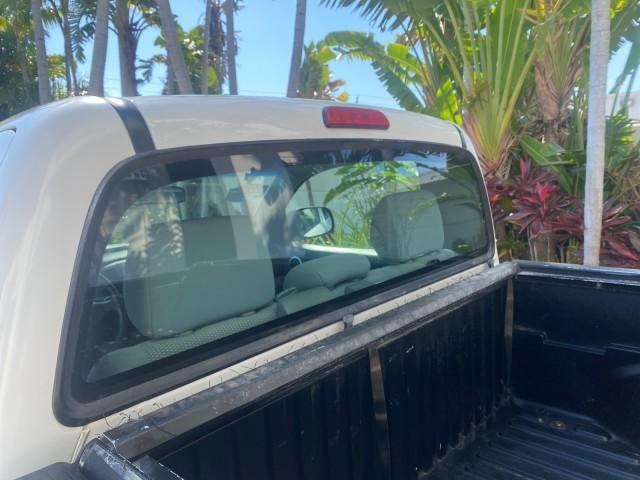 2007 Super White /Gray Toyota Tacoma LOW MILES 98,053 AUTO AC 4 CYL (5TENX22N77Z) with an 2.7L DOHC EFI 16-Valve I4 VVT-i Engine engine, Automatic transmission, located at 4701 North Dixie Hwy, Pompano Beach, FL, 33064, (954) 422-2889, 26.240938, -80.123474 - OUR WEBPAGE FLORIDACARS1.COM HAS OVER 100 PHOTOS AND FREE CARFAX LINK 2007 Toyota Tacoma VIN: 5TENX22N77Z369647 Pickup 2.7L I4 F DOHC 16V Gasoline 28 MPG Rear Wheel Drive Features ABS Brakes Air Conditioning AM/FM Stereo Automatic Transmission CD Audio Cloth Seats Cruise Control This incredible 2-ow - Photo#71