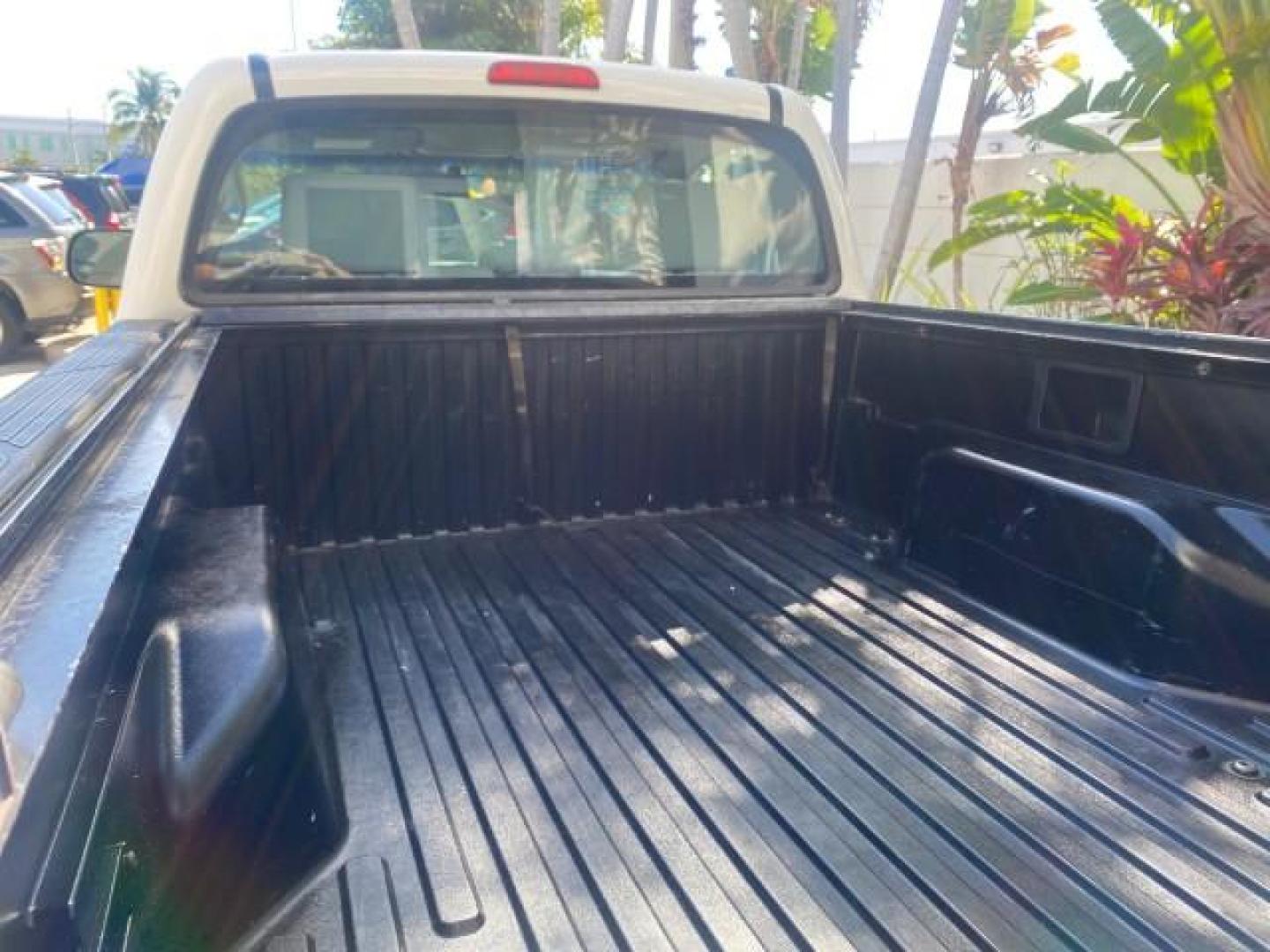 2007 Super White /Gray Toyota Tacoma LOW MILES 98,053 AUTO AC 4 CYL (5TENX22N77Z) with an 2.7L DOHC EFI 16-Valve I4 VVT-i Engine engine, Automatic transmission, located at 4701 North Dixie Hwy, Pompano Beach, FL, 33064, (954) 422-2889, 26.240938, -80.123474 - OUR WEBPAGE FLORIDACARS1.COM HAS OVER 100 PHOTOS AND FREE CARFAX LINK 2007 Toyota Tacoma VIN: 5TENX22N77Z369647 Pickup 2.7L I4 F DOHC 16V Gasoline 28 MPG Rear Wheel Drive Features ABS Brakes Air Conditioning AM/FM Stereo Automatic Transmission CD Audio Cloth Seats Cruise Control This incredible 2-ow- Photo#80