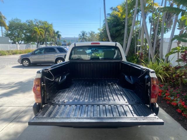 2007 Super White /Gray Toyota Tacoma LOW MILES 98,053 AUTO AC 4 CYL (5TENX22N77Z) with an 2.7L DOHC EFI 16-Valve I4 VVT-i Engine engine, Automatic transmission, located at 4701 North Dixie Hwy, Pompano Beach, FL, 33064, (954) 422-2889, 26.240938, -80.123474 - OUR WEBPAGE FLORIDACARS1.COM HAS OVER 100 PHOTOS AND FREE CARFAX LINK 2007 Toyota Tacoma VIN: 5TENX22N77Z369647 Pickup 2.7L I4 F DOHC 16V Gasoline 28 MPG Rear Wheel Drive Features ABS Brakes Air Conditioning AM/FM Stereo Automatic Transmission CD Audio Cloth Seats Cruise Control This incredible 2-ow - Photo#86