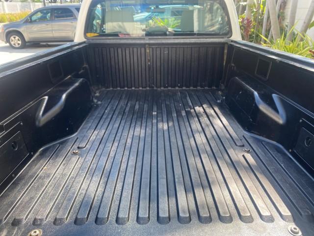 2007 Super White /Gray Toyota Tacoma LOW MILES 98,053 AUTO AC 4 CYL (5TENX22N77Z) with an 2.7L DOHC EFI 16-Valve I4 VVT-i Engine engine, Automatic transmission, located at 4701 North Dixie Hwy, Pompano Beach, FL, 33064, (954) 422-2889, 26.240938, -80.123474 - OUR WEBPAGE FLORIDACARS1.COM HAS OVER 100 PHOTOS AND FREE CARFAX LINK 2007 Toyota Tacoma VIN: 5TENX22N77Z369647 Pickup 2.7L I4 F DOHC 16V Gasoline 28 MPG Rear Wheel Drive Features ABS Brakes Air Conditioning AM/FM Stereo Automatic Transmission CD Audio Cloth Seats Cruise Control This incredible 2-ow - Photo#88