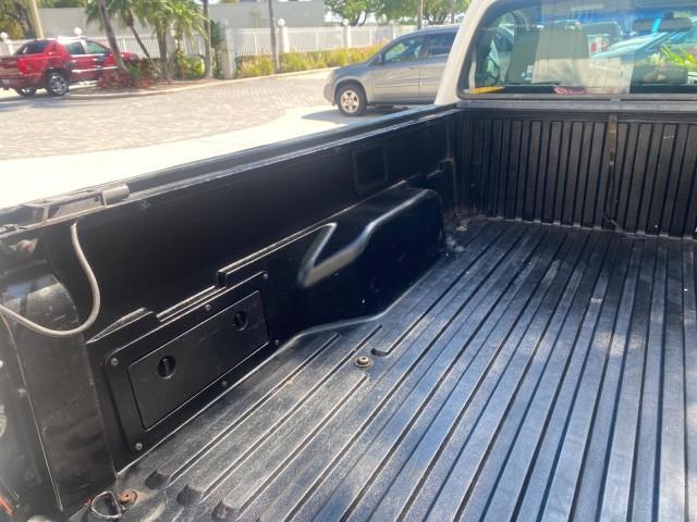 2007 Super White /Gray Toyota Tacoma LOW MILES 98,053 AUTO AC 4 CYL (5TENX22N77Z) with an 2.7L DOHC EFI 16-Valve I4 VVT-i Engine engine, Automatic transmission, located at 4701 North Dixie Hwy, Pompano Beach, FL, 33064, (954) 422-2889, 26.240938, -80.123474 - OUR WEBPAGE FLORIDACARS1.COM HAS OVER 100 PHOTOS AND FREE CARFAX LINK 2007 Toyota Tacoma VIN: 5TENX22N77Z369647 Pickup 2.7L I4 F DOHC 16V Gasoline 28 MPG Rear Wheel Drive Features ABS Brakes Air Conditioning AM/FM Stereo Automatic Transmission CD Audio Cloth Seats Cruise Control This incredible 2-ow - Photo#89