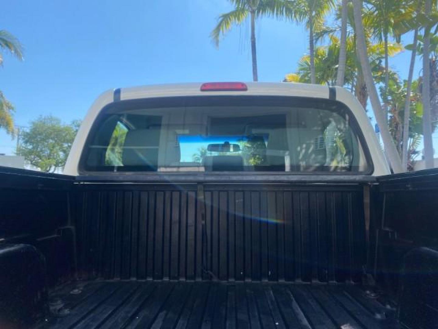 2007 Super White /Gray Toyota Tacoma LOW MILES 98,053 AUTO AC 4 CYL (5TENX22N77Z) with an 2.7L DOHC EFI 16-Valve I4 VVT-i Engine engine, Automatic transmission, located at 4701 North Dixie Hwy, Pompano Beach, FL, 33064, (954) 422-2889, 26.240938, -80.123474 - OUR WEBPAGE FLORIDACARS1.COM HAS OVER 100 PHOTOS AND FREE CARFAX LINK 2007 Toyota Tacoma VIN: 5TENX22N77Z369647 Pickup 2.7L I4 F DOHC 16V Gasoline 28 MPG Rear Wheel Drive Features ABS Brakes Air Conditioning AM/FM Stereo Automatic Transmission CD Audio Cloth Seats Cruise Control This incredible 2-ow- Photo#91