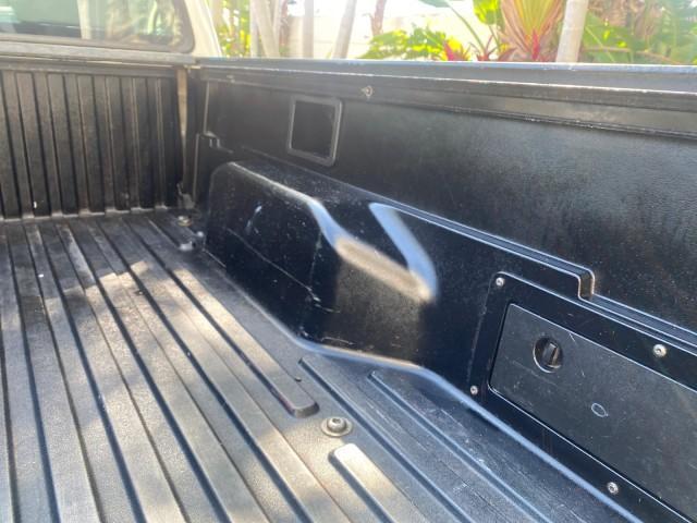 2007 Super White /Gray Toyota Tacoma LOW MILES 98,053 AUTO AC 4 CYL (5TENX22N77Z) with an 2.7L DOHC EFI 16-Valve I4 VVT-i Engine engine, Automatic transmission, located at 4701 North Dixie Hwy, Pompano Beach, FL, 33064, (954) 422-2889, 26.240938, -80.123474 - OUR WEBPAGE FLORIDACARS1.COM HAS OVER 100 PHOTOS AND FREE CARFAX LINK 2007 Toyota Tacoma VIN: 5TENX22N77Z369647 Pickup 2.7L I4 F DOHC 16V Gasoline 28 MPG Rear Wheel Drive Features ABS Brakes Air Conditioning AM/FM Stereo Automatic Transmission CD Audio Cloth Seats Cruise Control This incredible 2-ow - Photo#93