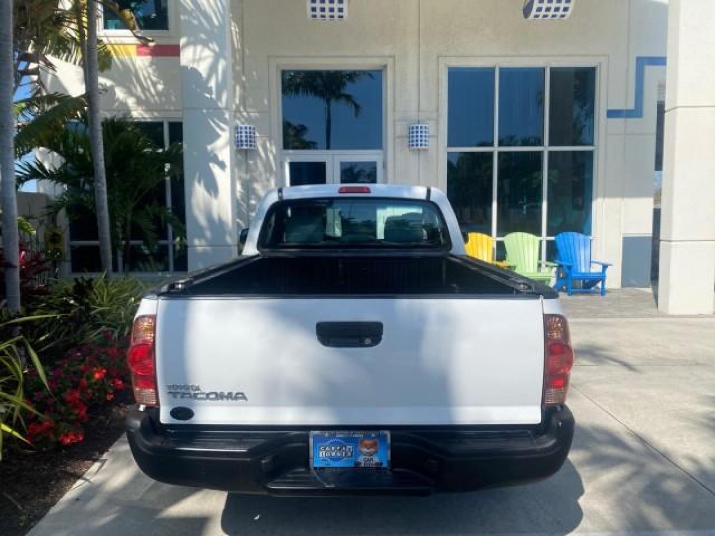 2007 Super White /Gray Toyota Tacoma LOW MILES 98,053 AUTO AC 4 CYL (5TENX22N77Z) with an 2.7L DOHC EFI 16-Valve I4 VVT-i Engine engine, Automatic transmission, located at 4701 North Dixie Hwy, Pompano Beach, FL, 33064, (954) 422-2889, 26.240938, -80.123474 - OUR WEBPAGE FLORIDACARS1.COM HAS OVER 100 PHOTOS AND FREE CARFAX LINK 2007 Toyota Tacoma VIN: 5TENX22N77Z369647 Pickup 2.7L I4 F DOHC 16V Gasoline 28 MPG Rear Wheel Drive Features ABS Brakes Air Conditioning AM/FM Stereo Automatic Transmission CD Audio Cloth Seats Cruise Control This incredible 2-ow- Photo#95