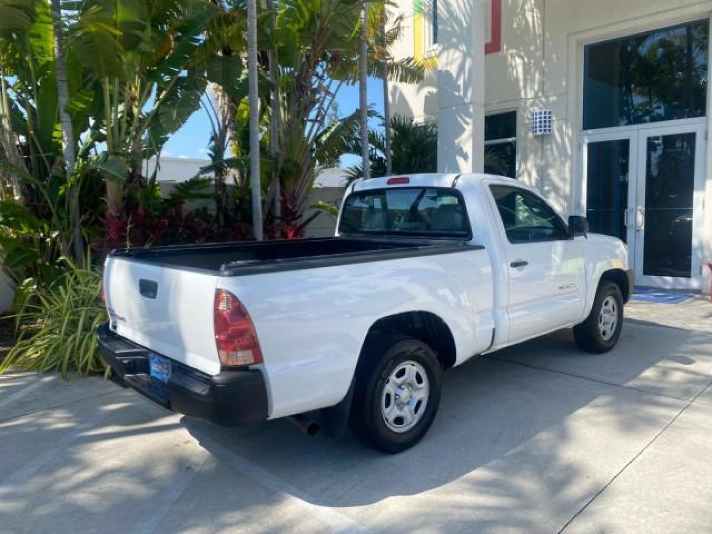 2007 Super White /Gray Toyota Tacoma LOW MILES 98,053 AUTO AC 4 CYL (5TENX22N77Z) with an 2.7L DOHC EFI 16-Valve I4 VVT-i Engine engine, Automatic transmission, located at 4701 North Dixie Hwy, Pompano Beach, FL, 33064, (954) 422-2889, 26.240938, -80.123474 - OUR WEBPAGE FLORIDACARS1.COM HAS OVER 100 PHOTOS AND FREE CARFAX LINK 2007 Toyota Tacoma VIN: 5TENX22N77Z369647 Pickup 2.7L I4 F DOHC 16V Gasoline 28 MPG Rear Wheel Drive Features ABS Brakes Air Conditioning AM/FM Stereo Automatic Transmission CD Audio Cloth Seats Cruise Control This incredible 2-ow- Photo#96