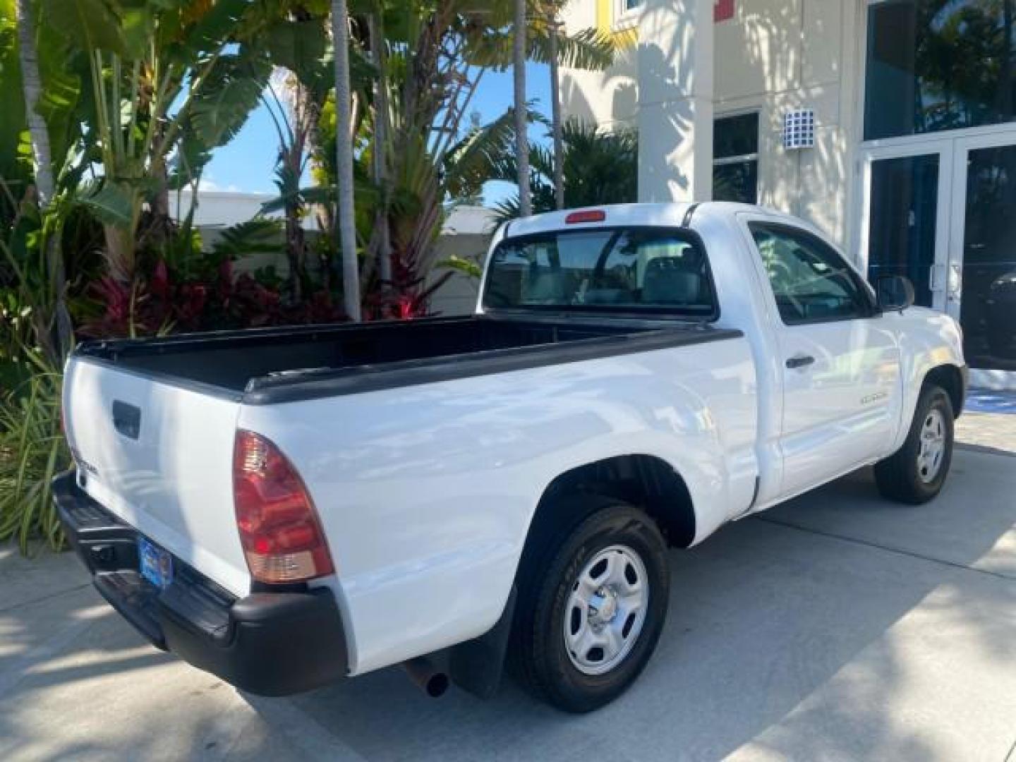 2007 Super White /Gray Toyota Tacoma LOW MILES 98,053 AUTO AC 4 CYL (5TENX22N77Z) with an 2.7L DOHC EFI 16-Valve I4 VVT-i Engine engine, Automatic transmission, located at 4701 North Dixie Hwy, Pompano Beach, FL, 33064, (954) 422-2889, 26.240938, -80.123474 - OUR WEBPAGE FLORIDACARS1.COM HAS OVER 100 PHOTOS AND FREE CARFAX LINK 2007 Toyota Tacoma VIN: 5TENX22N77Z369647 Pickup 2.7L I4 F DOHC 16V Gasoline 28 MPG Rear Wheel Drive Features ABS Brakes Air Conditioning AM/FM Stereo Automatic Transmission CD Audio Cloth Seats Cruise Control This incredible 2-ow- Photo#97