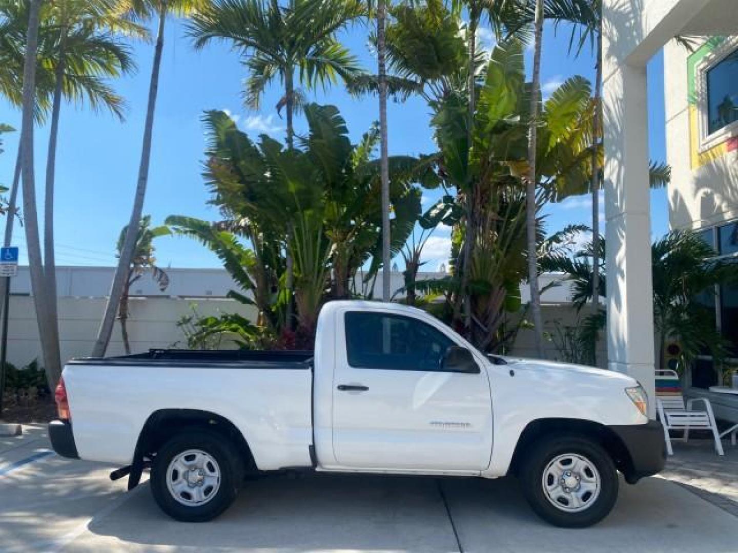 2007 Super White /Gray Toyota Tacoma LOW MILES 98,053 AUTO AC 4 CYL (5TENX22N77Z) with an 2.7L DOHC EFI 16-Valve I4 VVT-i Engine engine, Automatic transmission, located at 4701 North Dixie Hwy, Pompano Beach, FL, 33064, (954) 422-2889, 26.240938, -80.123474 - OUR WEBPAGE FLORIDACARS1.COM HAS OVER 100 PHOTOS AND FREE CARFAX LINK 2007 Toyota Tacoma VIN: 5TENX22N77Z369647 Pickup 2.7L I4 F DOHC 16V Gasoline 28 MPG Rear Wheel Drive Features ABS Brakes Air Conditioning AM/FM Stereo Automatic Transmission CD Audio Cloth Seats Cruise Control This incredible 2-ow- Photo#98