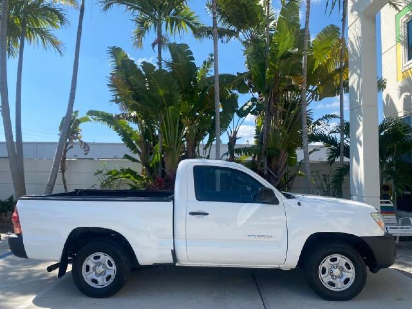2007 Super White /Gray Toyota Tacoma LOW MILES 98,053 AUTO AC 4 CYL (5TENX22N77Z) with an 2.7L DOHC EFI 16-Valve I4 VVT-i Engine engine, Automatic transmission, located at 4701 North Dixie Hwy, Pompano Beach, FL, 33064, (954) 422-2889, 26.240938, -80.123474 - OUR WEBPAGE FLORIDACARS1.COM HAS OVER 100 PHOTOS AND FREE CARFAX LINK 2007 Toyota Tacoma VIN: 5TENX22N77Z369647 Pickup 2.7L I4 F DOHC 16V Gasoline 28 MPG Rear Wheel Drive Features ABS Brakes Air Conditioning AM/FM Stereo Automatic Transmission CD Audio Cloth Seats Cruise Control This incredible 2-ow- Photo#99