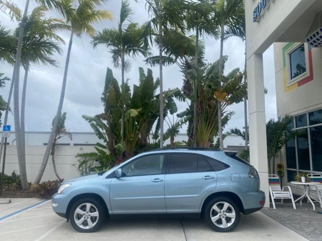 2005 Breakwater Blue Metallic /Light Gray Lexus RX 330 LOW MILES 68,645 1 OWNER (2T2GA31U55C) with an 3.3L DOHC MPI 24-Valve V6 Engine engine, Automatic transmission, located at 4701 North Dixie Hwy, Pompano Beach, FL, 33064, (954) 422-2889, 26.240938, -80.123474 - OUR WEBPAGE FLORIDACARS1.COM HAS OVER 100 PHOTOS AND FREE CARFAX LINK 2005 Lexus RX 330 1 OWNER 4 Door Wagon/Sport Utility 3.3L V6 F 24V Gasoline 26 MPG Front Wheel Drive Features ABS Brakes Air Conditioning Alloy Wheels AM/FM Stereo Automatic Transmission Cassette Player CD Audio Cruise Control Fro - Photo#4