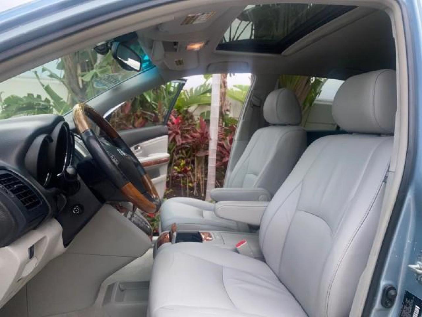 2005 Breakwater Blue Metallic /Light Gray Lexus RX 330 LOW MILES 68,645 1 OWNER (2T2GA31U55C) with an 3.3L DOHC MPI 24-Valve V6 Engine engine, Automatic transmission, located at 4701 North Dixie Hwy, Pompano Beach, FL, 33064, (954) 422-2889, 26.240938, -80.123474 - OUR WEBPAGE FLORIDACARS1.COM HAS OVER 100 PHOTOS AND FREE CARFAX LINK 2005 Lexus RX 330 1 OWNER 4 Door Wagon/Sport Utility 3.3L V6 F 24V Gasoline 26 MPG Front Wheel Drive Features ABS Brakes Air Conditioning Alloy Wheels AM/FM Stereo Automatic Transmission Cassette Player CD Audio Cruise Control Fro - Photo#10