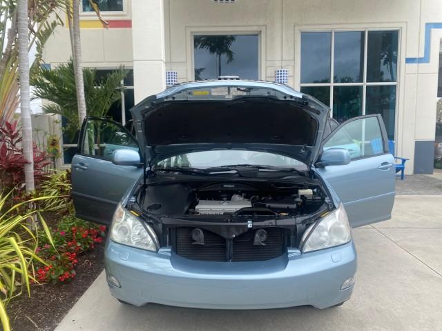 2005 Breakwater Blue Metallic /Light Gray Lexus RX 330 LOW MILES 68,645 1 OWNER (2T2GA31U55C) with an 3.3L DOHC MPI 24-Valve V6 Engine engine, Automatic transmission, located at 4701 North Dixie Hwy, Pompano Beach, FL, 33064, (954) 422-2889, 26.240938, -80.123474 - OUR WEBPAGE FLORIDACARS1.COM HAS OVER 100 PHOTOS AND FREE CARFAX LINK 2005 Lexus RX 330 1 OWNER 4 Door Wagon/Sport Utility 3.3L V6 F 24V Gasoline 26 MPG Front Wheel Drive Features ABS Brakes Air Conditioning Alloy Wheels AM/FM Stereo Automatic Transmission Cassette Player CD Audio Cruise Control Fro - Photo#17
