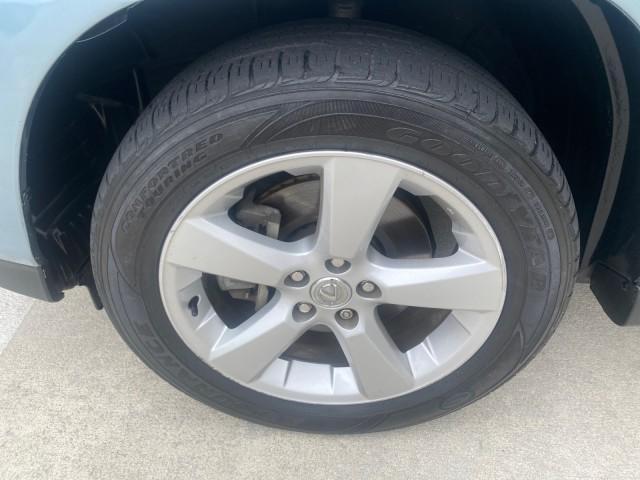 2005 Breakwater Blue Metallic /Light Gray Lexus RX 330 LOW MILES 68,645 1 OWNER (2T2GA31U55C) with an 3.3L DOHC MPI 24-Valve V6 Engine engine, Automatic transmission, located at 4701 North Dixie Hwy, Pompano Beach, FL, 33064, (954) 422-2889, 26.240938, -80.123474 - OUR WEBPAGE FLORIDACARS1.COM HAS OVER 100 PHOTOS AND FREE CARFAX LINK 2005 Lexus RX 330 1 OWNER 4 Door Wagon/Sport Utility 3.3L V6 F 24V Gasoline 26 MPG Front Wheel Drive Features ABS Brakes Air Conditioning Alloy Wheels AM/FM Stereo Automatic Transmission Cassette Player CD Audio Cruise Control Fro - Photo#19
