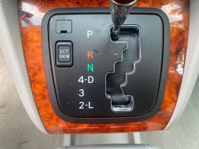 2005 Breakwater Blue Metallic /Light Gray Lexus RX 330 LOW MILES 68,645 1 OWNER (2T2GA31U55C) with an 3.3L DOHC MPI 24-Valve V6 Engine engine, Automatic transmission, located at 4701 North Dixie Hwy, Pompano Beach, FL, 33064, (954) 422-2889, 26.240938, -80.123474 - OUR WEBPAGE FLORIDACARS1.COM HAS OVER 100 PHOTOS AND FREE CARFAX LINK 2005 Lexus RX 330 1 OWNER 4 Door Wagon/Sport Utility 3.3L V6 F 24V Gasoline 26 MPG Front Wheel Drive Features ABS Brakes Air Conditioning Alloy Wheels AM/FM Stereo Automatic Transmission Cassette Player CD Audio Cruise Control Fro - Photo#64