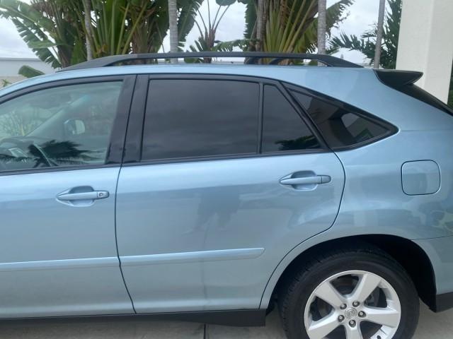 2005 Breakwater Blue Metallic /Light Gray Lexus RX 330 LOW MILES 68,645 1 OWNER (2T2GA31U55C) with an 3.3L DOHC MPI 24-Valve V6 Engine engine, Automatic transmission, located at 4701 North Dixie Hwy, Pompano Beach, FL, 33064, (954) 422-2889, 26.240938, -80.123474 - OUR WEBPAGE FLORIDACARS1.COM HAS OVER 100 PHOTOS AND FREE CARFAX LINK 2005 Lexus RX 330 1 OWNER 4 Door Wagon/Sport Utility 3.3L V6 F 24V Gasoline 26 MPG Front Wheel Drive Features ABS Brakes Air Conditioning Alloy Wheels AM/FM Stereo Automatic Transmission Cassette Player CD Audio Cruise Control Fro - Photo#77