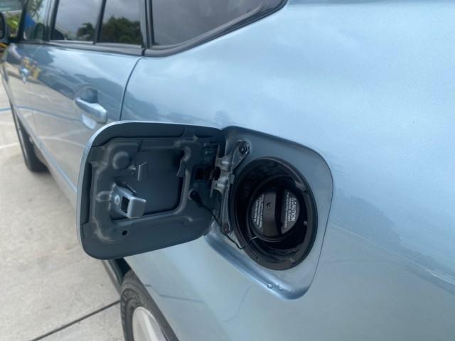 2005 Breakwater Blue Metallic /Light Gray Lexus RX 330 LOW MILES 68,645 1 OWNER (2T2GA31U55C) with an 3.3L DOHC MPI 24-Valve V6 Engine engine, Automatic transmission, located at 4701 North Dixie Hwy, Pompano Beach, FL, 33064, (954) 422-2889, 26.240938, -80.123474 - OUR WEBPAGE FLORIDACARS1.COM HAS OVER 100 PHOTOS AND FREE CARFAX LINK 2005 Lexus RX 330 1 OWNER 4 Door Wagon/Sport Utility 3.3L V6 F 24V Gasoline 26 MPG Front Wheel Drive Features ABS Brakes Air Conditioning Alloy Wheels AM/FM Stereo Automatic Transmission Cassette Player CD Audio Cruise Control Fro - Photo#95