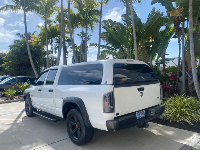 2007 Bright White /Medium Slate Gray Dodge Ram 1500 SLT CREW CAB CAMPER TOP 5.7 V8 (1D7HA182X7S) with an 5.7L V8 Hemi Multi-Displacement Engine engine, Automatic transmission, located at 4701 North Dixie Hwy, Pompano Beach, FL, 33064, (954) 422-2889, 26.240938, -80.123474 - OUR WEBPAGE FLORIDACARS1.COM HAS OVER 100 PHOTOS AND FREE CARFAX LINK 2007 Dodge Ram 1500 SLT 8 FT CREW CAB FIBER GLASS CAMPER TOP 4 Door Extended Cab Pickup 5.7L V8 F 16V Gasoline 19 MPG Rear Wheel Drive Features 20 Inch Plus Wheels ABS Brakes Air Conditioning Alloy Wheels AM/FM Stereo Automatic Tr - Photo#5