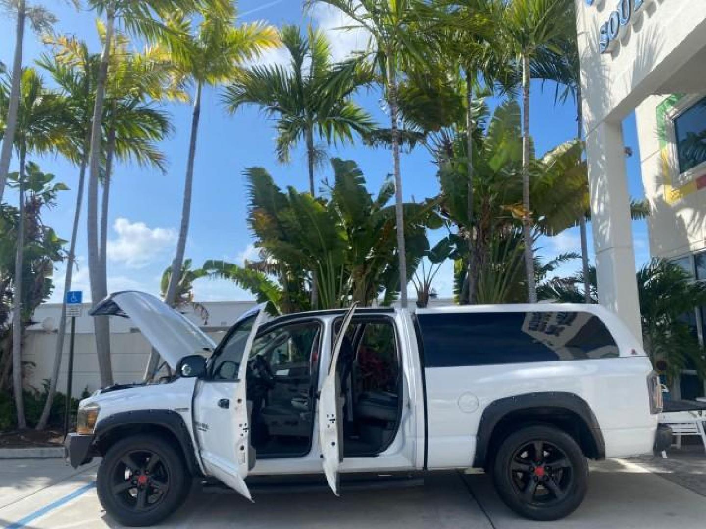 2007 Bright White /Medium Slate Gray Dodge Ram 1500 SLT CREW CAB CAMPER TOP 5.7 V8 (1D7HA182X7S) with an 5.7L V8 Hemi Multi-Displacement Engine engine, Automatic transmission, located at 4701 North Dixie Hwy, Pompano Beach, FL, 33064, (954) 422-2889, 26.240938, -80.123474 - OUR WEBPAGE FLORIDACARS1.COM HAS OVER 100 PHOTOS AND FREE CARFAX LINK 2007 Dodge Ram 1500 SLT 8 FT CREW CAB FIBER GLASS CAMPER TOP 4 Door Extended Cab Pickup 5.7L V8 F 16V Gasoline 19 MPG Rear Wheel Drive Features 20 Inch Plus Wheels ABS Brakes Air Conditioning Alloy Wheels AM/FM Stereo Automatic Tr- Photo#8