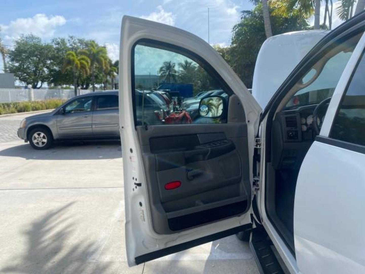 2007 Bright White /Medium Slate Gray Dodge Ram 1500 SLT CREW CAB CAMPER TOP 5.7 V8 (1D7HA182X7S) with an 5.7L V8 Hemi Multi-Displacement Engine engine, Automatic transmission, located at 4701 North Dixie Hwy, Pompano Beach, FL, 33064, (954) 422-2889, 26.240938, -80.123474 - OUR WEBPAGE FLORIDACARS1.COM HAS OVER 100 PHOTOS AND FREE CARFAX LINK 2007 Dodge Ram 1500 SLT 8 FT CREW CAB FIBER GLASS CAMPER TOP 4 Door Extended Cab Pickup 5.7L V8 F 16V Gasoline 19 MPG Rear Wheel Drive Features 20 Inch Plus Wheels ABS Brakes Air Conditioning Alloy Wheels AM/FM Stereo Automatic Tr- Photo#9