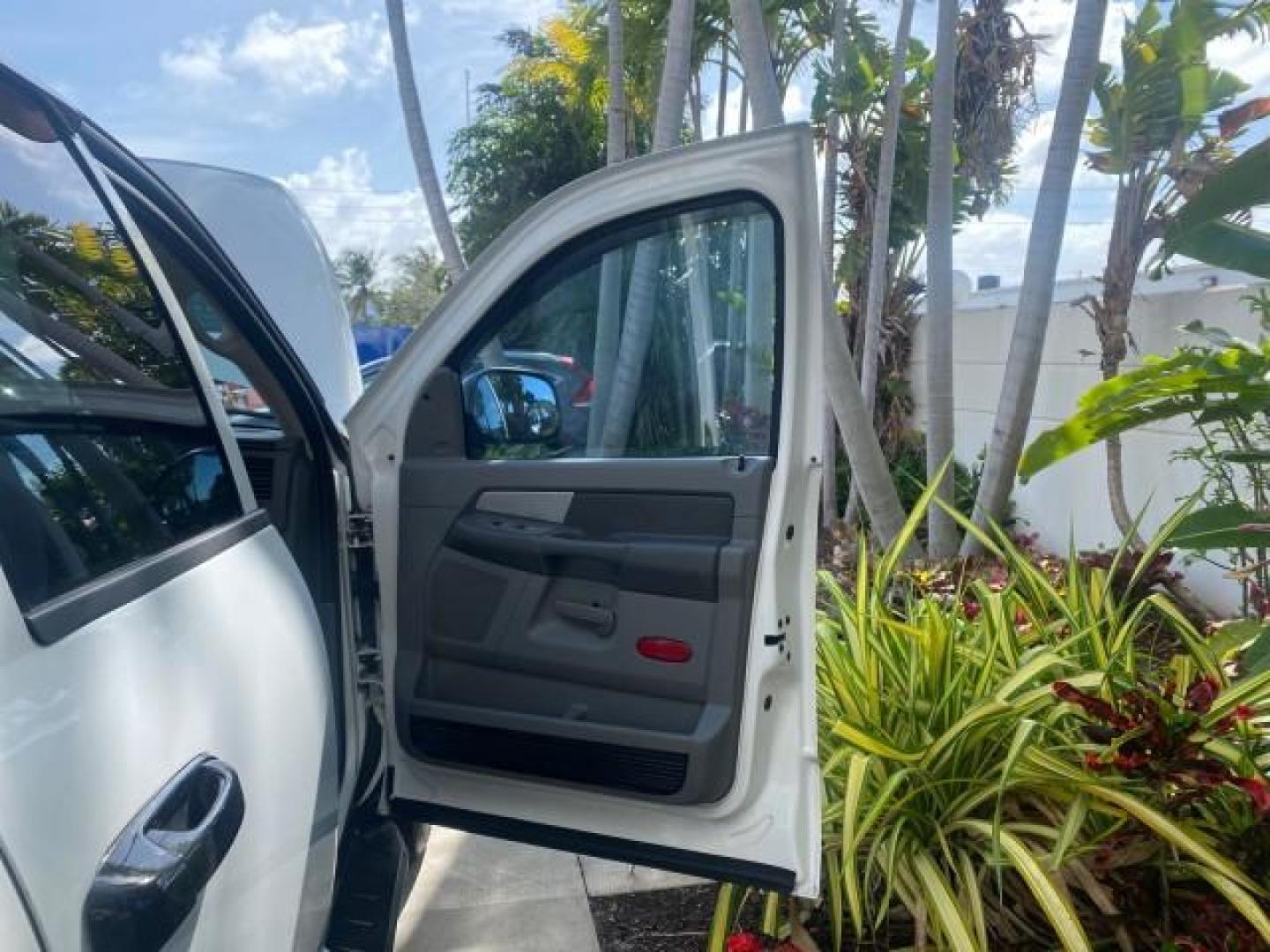 2007 Bright White /Medium Slate Gray Dodge Ram 1500 SLT CREW CAB CAMPER TOP 5.7 V8 (1D7HA182X7S) with an 5.7L V8 Hemi Multi-Displacement Engine engine, Automatic transmission, located at 4701 North Dixie Hwy, Pompano Beach, FL, 33064, (954) 422-2889, 26.240938, -80.123474 - OUR WEBPAGE FLORIDACARS1.COM HAS OVER 100 PHOTOS AND FREE CARFAX LINK 2007 Dodge Ram 1500 SLT 8 FT CREW CAB FIBER GLASS CAMPER TOP 4 Door Extended Cab Pickup 5.7L V8 F 16V Gasoline 19 MPG Rear Wheel Drive Features 20 Inch Plus Wheels ABS Brakes Air Conditioning Alloy Wheels AM/FM Stereo Automatic Tr- Photo#11