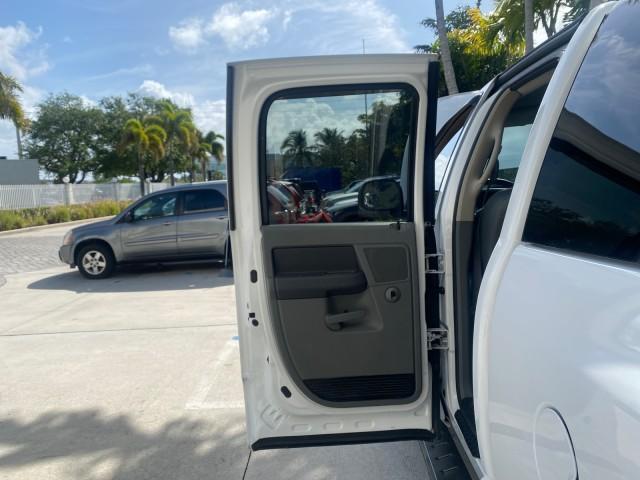 2007 Bright White /Medium Slate Gray Dodge Ram 1500 SLT CREW CAB CAMPER TOP 5.7 V8 (1D7HA182X7S) with an 5.7L V8 Hemi Multi-Displacement Engine engine, Automatic transmission, located at 4701 North Dixie Hwy, Pompano Beach, FL, 33064, (954) 422-2889, 26.240938, -80.123474 - OUR WEBPAGE FLORIDACARS1.COM HAS OVER 100 PHOTOS AND FREE CARFAX LINK 2007 Dodge Ram 1500 SLT 8 FT CREW CAB FIBER GLASS CAMPER TOP 4 Door Extended Cab Pickup 5.7L V8 F 16V Gasoline 19 MPG Rear Wheel Drive Features 20 Inch Plus Wheels ABS Brakes Air Conditioning Alloy Wheels AM/FM Stereo Automatic Tr - Photo#13