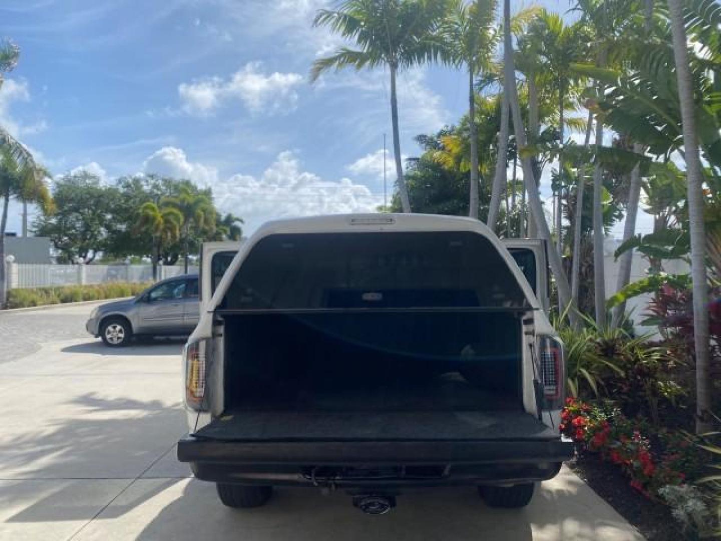 2007 Bright White /Medium Slate Gray Dodge Ram 1500 SLT CREW CAB CAMPER TOP 5.7 V8 (1D7HA182X7S) with an 5.7L V8 Hemi Multi-Displacement Engine engine, Automatic transmission, located at 4701 North Dixie Hwy, Pompano Beach, FL, 33064, (954) 422-2889, 26.240938, -80.123474 - OUR WEBPAGE FLORIDACARS1.COM HAS OVER 100 PHOTOS AND FREE CARFAX LINK 2007 Dodge Ram 1500 SLT 8 FT CREW CAB FIBER GLASS CAMPER TOP 4 Door Extended Cab Pickup 5.7L V8 F 16V Gasoline 19 MPG Rear Wheel Drive Features 20 Inch Plus Wheels ABS Brakes Air Conditioning Alloy Wheels AM/FM Stereo Automatic Tr- Photo#15