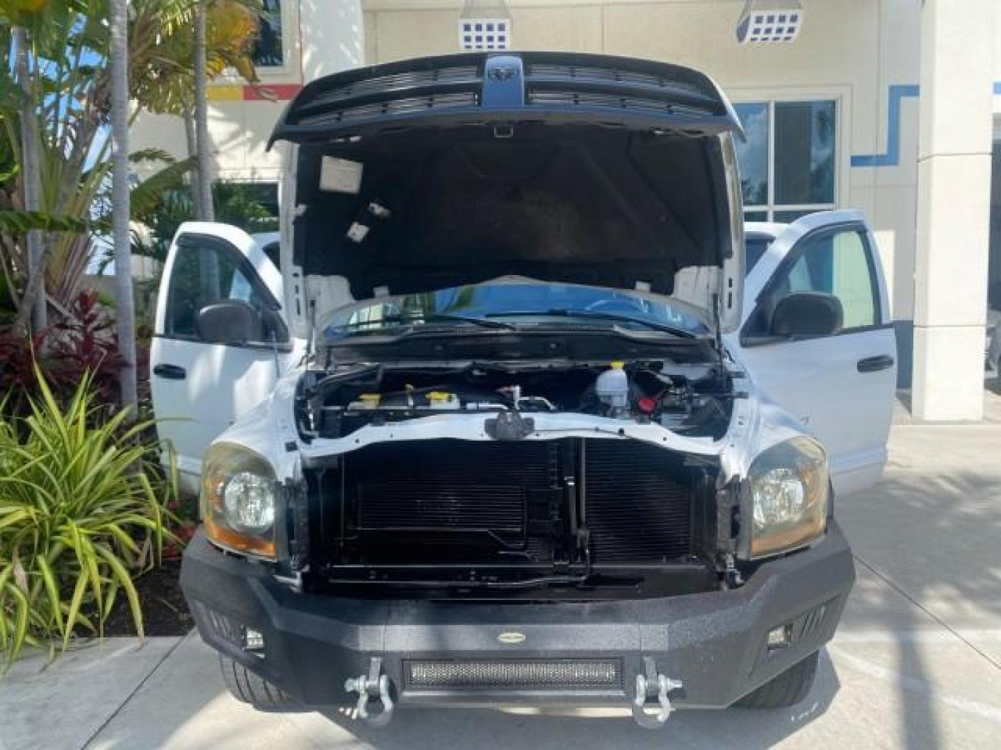 2007 Bright White /Medium Slate Gray Dodge Ram 1500 SLT CREW CAB CAMPER TOP 5.7 V8 (1D7HA182X7S) with an 5.7L V8 Hemi Multi-Displacement Engine engine, Automatic transmission, located at 4701 North Dixie Hwy, Pompano Beach, FL, 33064, (954) 422-2889, 26.240938, -80.123474 - OUR WEBPAGE FLORIDACARS1.COM HAS OVER 100 PHOTOS AND FREE CARFAX LINK 2007 Dodge Ram 1500 SLT 8 FT CREW CAB FIBER GLASS CAMPER TOP 4 Door Extended Cab Pickup 5.7L V8 F 16V Gasoline 19 MPG Rear Wheel Drive Features 20 Inch Plus Wheels ABS Brakes Air Conditioning Alloy Wheels AM/FM Stereo Automatic Tr- Photo#17