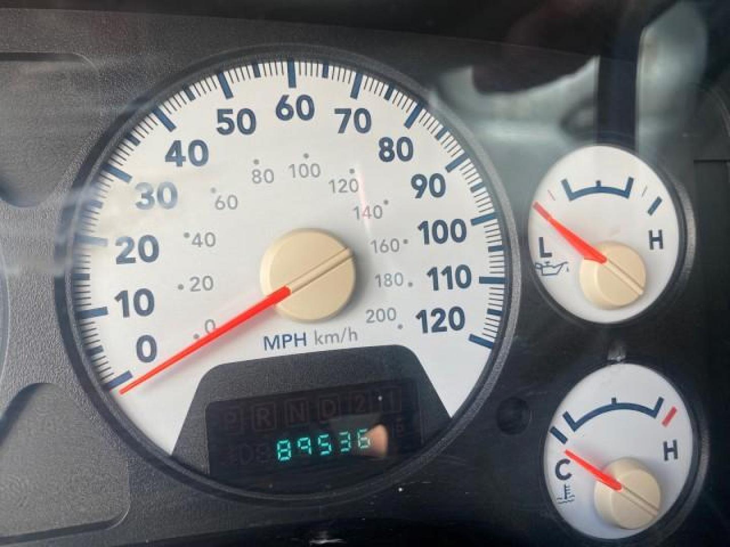 2007 Bright White /Medium Slate Gray Dodge Ram 1500 SLT CREW CAB CAMPER TOP 5.7 V8 (1D7HA182X7S) with an 5.7L V8 Hemi Multi-Displacement Engine engine, Automatic transmission, located at 4701 North Dixie Hwy, Pompano Beach, FL, 33064, (954) 422-2889, 26.240938, -80.123474 - OUR WEBPAGE FLORIDACARS1.COM HAS OVER 100 PHOTOS AND FREE CARFAX LINK 2007 Dodge Ram 1500 SLT 8 FT CREW CAB FIBER GLASS CAMPER TOP 4 Door Extended Cab Pickup 5.7L V8 F 16V Gasoline 19 MPG Rear Wheel Drive Features 20 Inch Plus Wheels ABS Brakes Air Conditioning Alloy Wheels AM/FM Stereo Automatic Tr- Photo#18