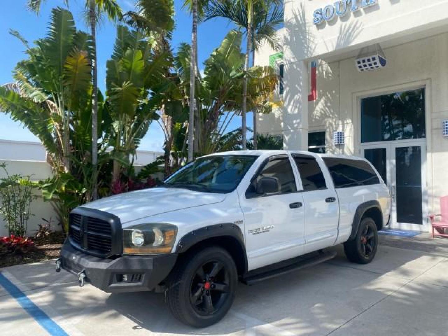 2007 Bright White /Medium Slate Gray Dodge Ram 1500 SLT CREW CAB CAMPER TOP 5.7 V8 (1D7HA182X7S) with an 5.7L V8 Hemi Multi-Displacement Engine engine, Automatic transmission, located at 4701 North Dixie Hwy, Pompano Beach, FL, 33064, (954) 422-2889, 26.240938, -80.123474 - OUR WEBPAGE FLORIDACARS1.COM HAS OVER 100 PHOTOS AND FREE CARFAX LINK 2007 Dodge Ram 1500 SLT 8 FT CREW CAB FIBER GLASS CAMPER TOP 4 Door Extended Cab Pickup 5.7L V8 F 16V Gasoline 19 MPG Rear Wheel Drive Features 20 Inch Plus Wheels ABS Brakes Air Conditioning Alloy Wheels AM/FM Stereo Automatic Tr- Photo#27