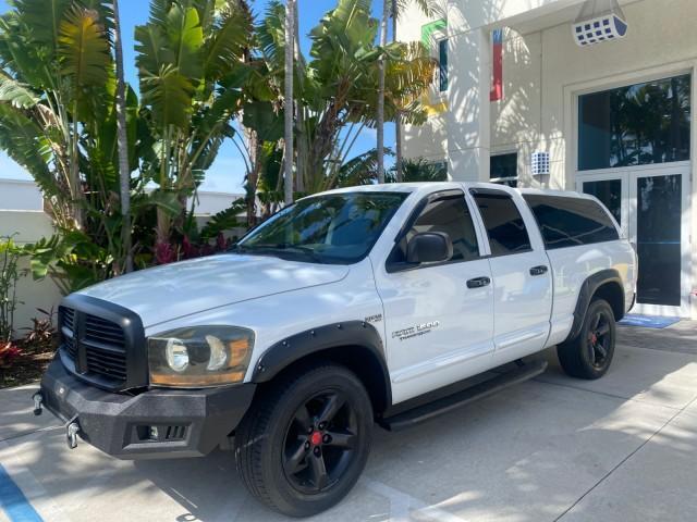 2007 Bright White /Medium Slate Gray Dodge Ram 1500 SLT CREW CAB CAMPER TOP 5.7 V8 (1D7HA182X7S) with an 5.7L V8 Hemi Multi-Displacement Engine engine, Automatic transmission, located at 4701 North Dixie Hwy, Pompano Beach, FL, 33064, (954) 422-2889, 26.240938, -80.123474 - OUR WEBPAGE FLORIDACARS1.COM HAS OVER 100 PHOTOS AND FREE CARFAX LINK 2007 Dodge Ram 1500 SLT 8 FT CREW CAB FIBER GLASS CAMPER TOP 4 Door Extended Cab Pickup 5.7L V8 F 16V Gasoline 19 MPG Rear Wheel Drive Features 20 Inch Plus Wheels ABS Brakes Air Conditioning Alloy Wheels AM/FM Stereo Automatic Tr - Photo#28