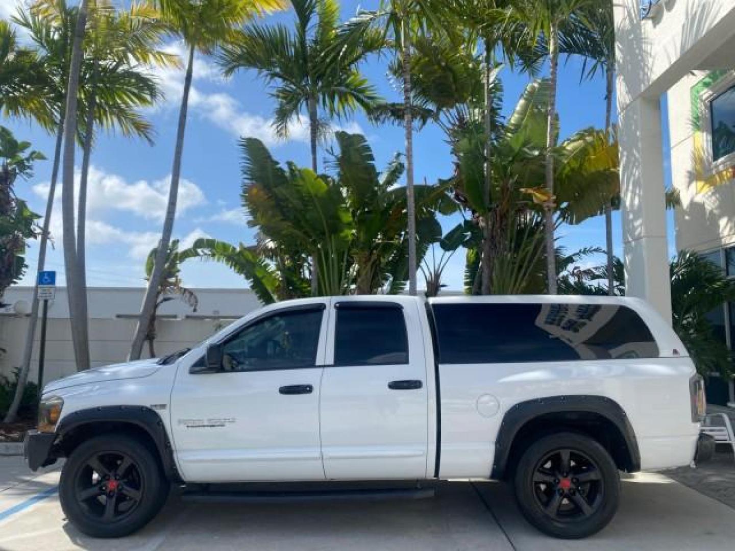 2007 Bright White /Medium Slate Gray Dodge Ram 1500 SLT CREW CAB CAMPER TOP 5.7 V8 (1D7HA182X7S) with an 5.7L V8 Hemi Multi-Displacement Engine engine, Automatic transmission, located at 4701 North Dixie Hwy, Pompano Beach, FL, 33064, (954) 422-2889, 26.240938, -80.123474 - OUR WEBPAGE FLORIDACARS1.COM HAS OVER 100 PHOTOS AND FREE CARFAX LINK 2007 Dodge Ram 1500 SLT 8 FT CREW CAB FIBER GLASS CAMPER TOP 4 Door Extended Cab Pickup 5.7L V8 F 16V Gasoline 19 MPG Rear Wheel Drive Features 20 Inch Plus Wheels ABS Brakes Air Conditioning Alloy Wheels AM/FM Stereo Automatic Tr- Photo#30
